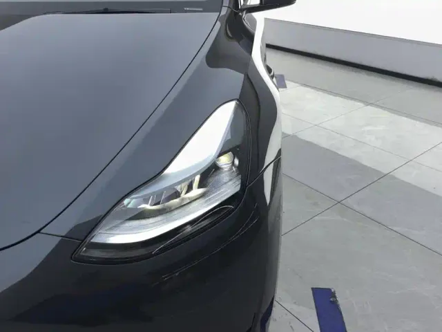 Tesla Model Y — Фото автомобиля 5