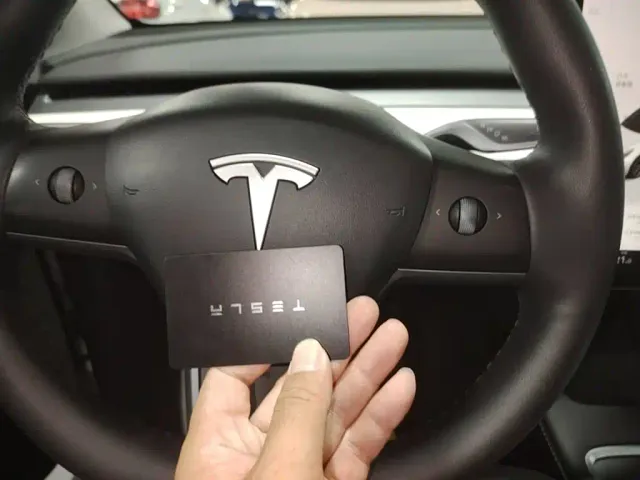 Tesla Model Y — Фото автомобиля 8