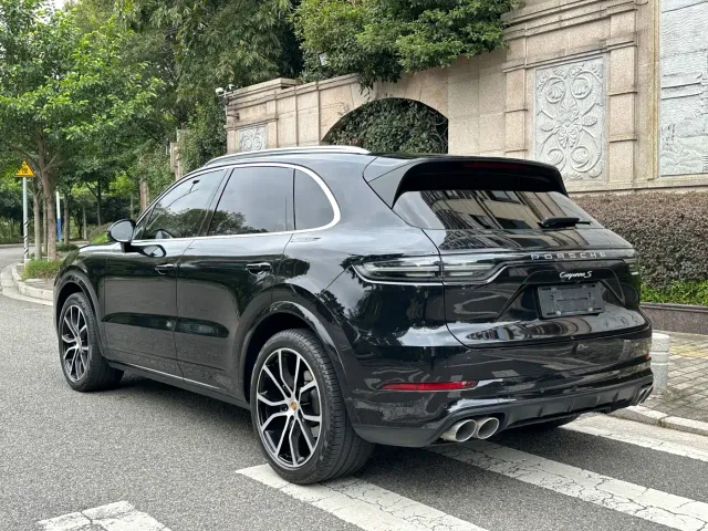Porsche Cayenne — Фото автомобиля 16