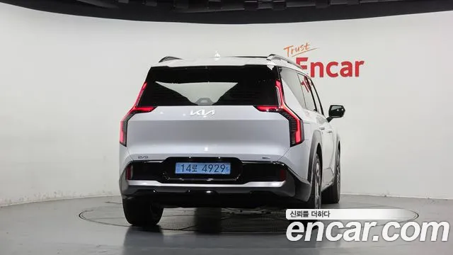 Kia EV9 — Фото автомобиля 4