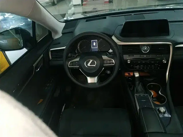 Lexus RX — Фото автомобиля 3