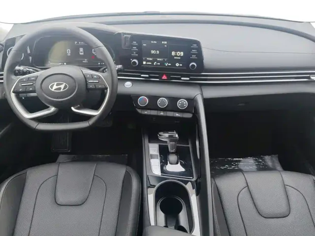 Hyundai Elantra — Фото автомобиля 12
