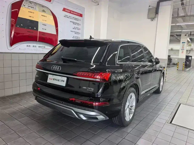 Audi Q7 — Фото автомобиля 5