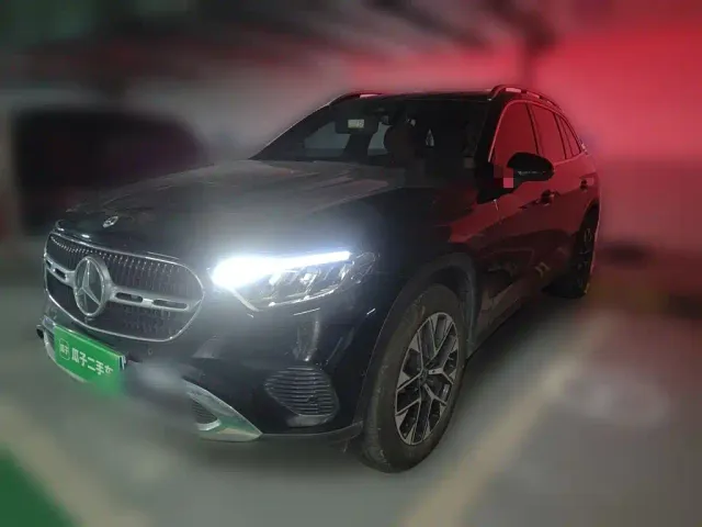 Фотография автомобиля — Mercedes-Benz GLC-Class