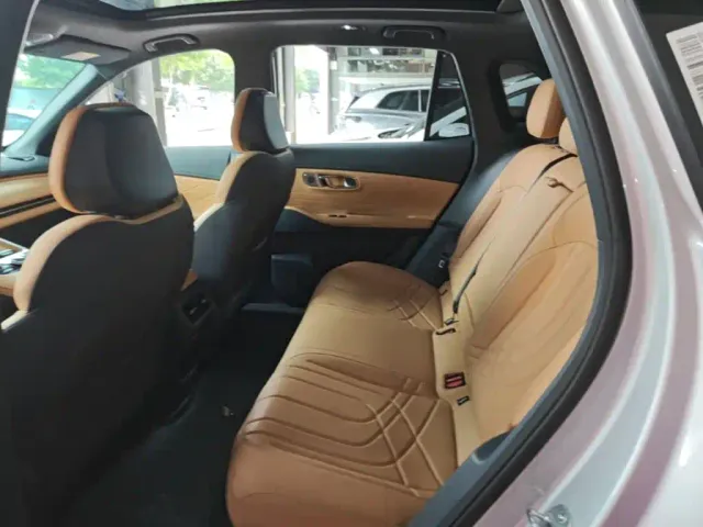 Geely Galaxy Starship 7 EM-i — Фото автомобиля 12