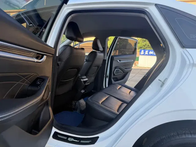 Geely Emgrand — Фото автомобиля 17
