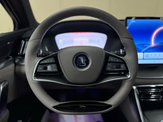 BYD Tang — Фото автомобиля 15