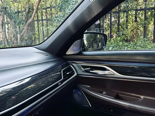 BMW 7 Series — Фото автомобиля 8