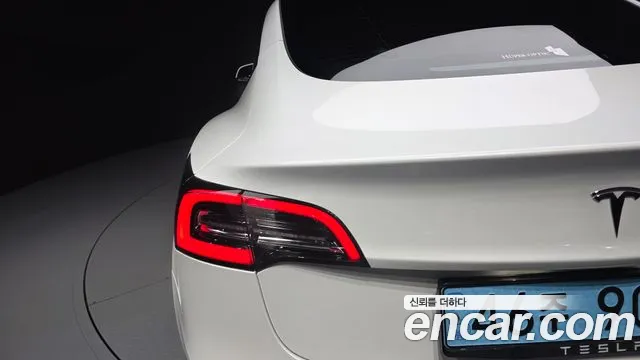 Tesla Model 3 — Фото автомобиля 8