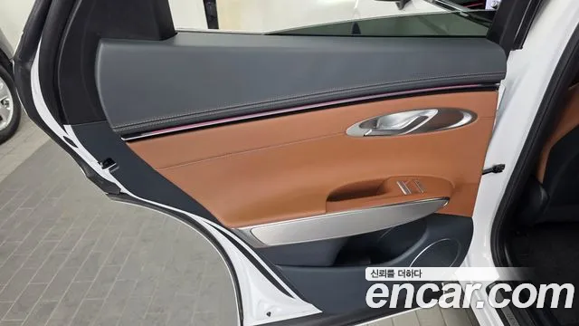 Genesis GV70 — Фото автомобиля 25