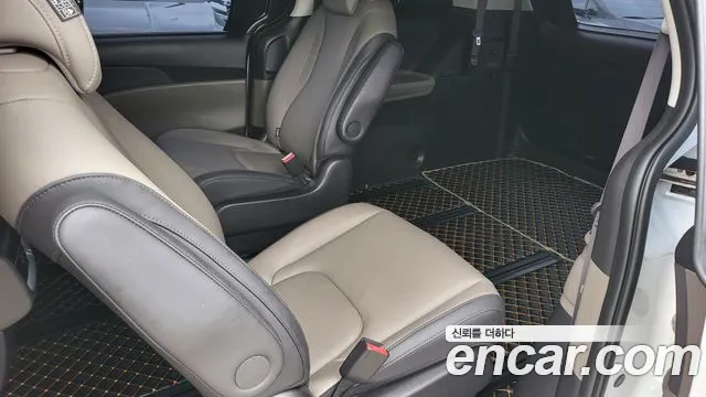 Kia Carnival Generation 4 — Фото автомобиля 15
