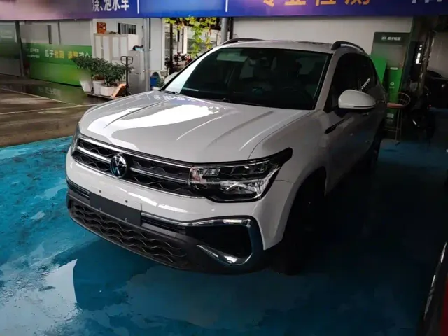 Фотография автомобиля — Volkswagen Tharu