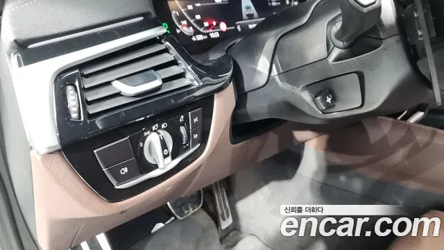BMW 5 Series G30 — Фото автомобиля 30