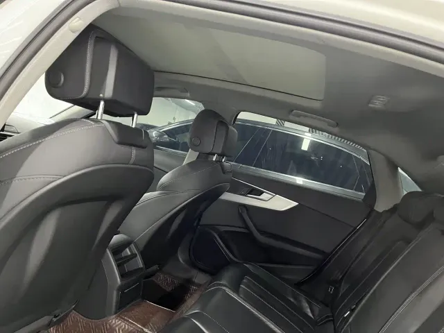 Audi A4L — Фото автомобиля 9