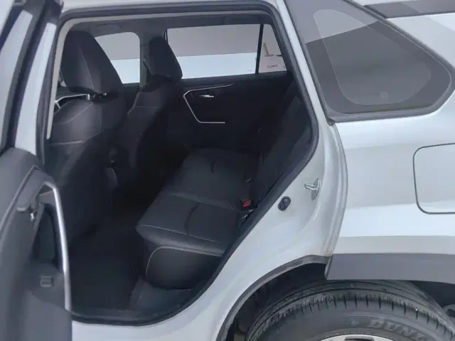 Toyota RAV4 — Фото автомобиля 11