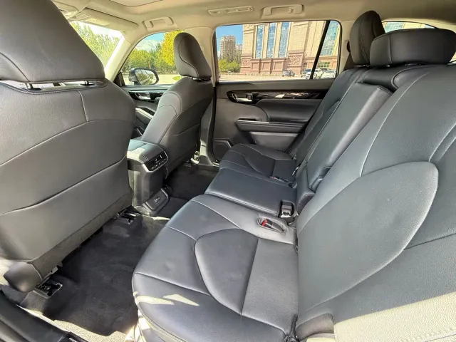 Toyota Highlander — Фото автомобиля 5