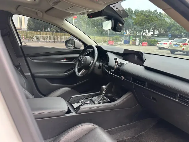 Mazda Axela — Фото автомобиля 26