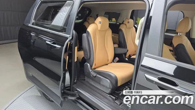 Kia Carnival Generation 4 — Фото автомобиля 18