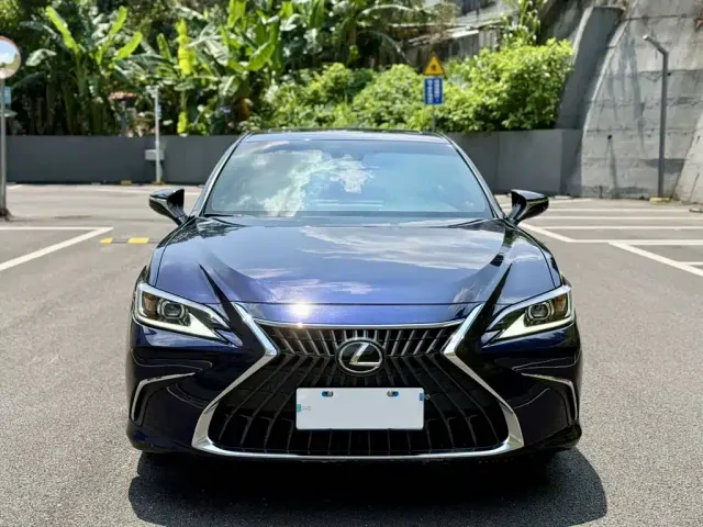 Lexus ES — Фото автомобиля 2