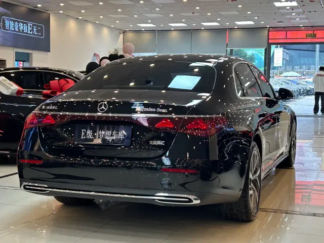 Mercedes-Benz E-Class — Фото автомобиля 15