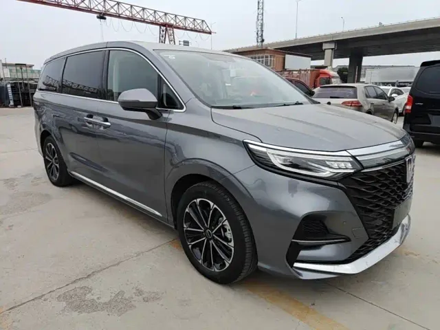 Roewe iMAX8 — Фото автомобиля 3
