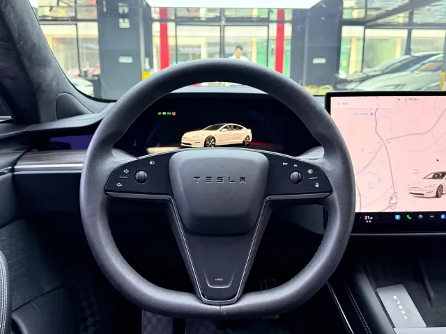 Tesla Model S — Фото автомобиля 7