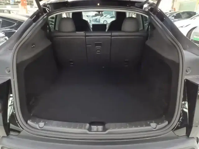 Tesla Model Y — Фото автомобиля 18