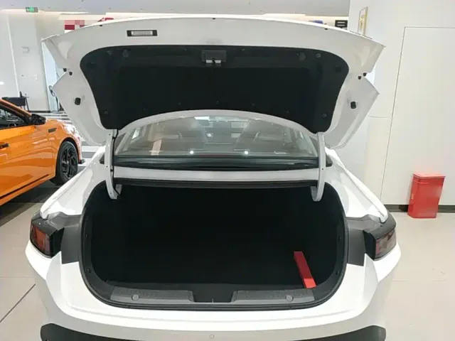 Changan Eado — Фото автомобиля 18