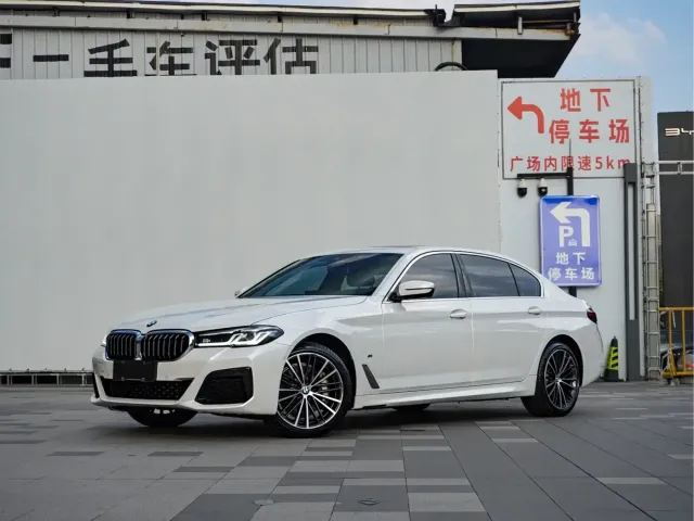Фотография автомобиля — BMW 5 Series