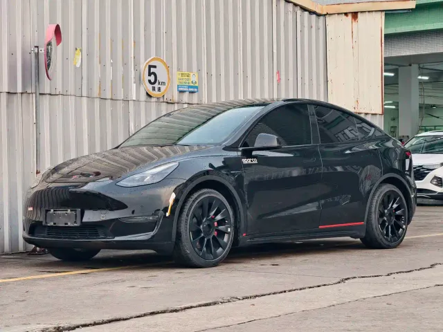 Фотография автомобиля — Tesla Model Y