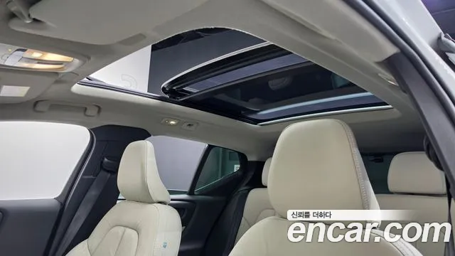 Volvo XC40 — Фото автомобиля 19