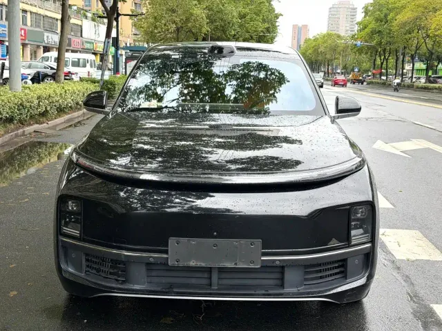 Li Auto L8 — Фото автомобиля 2