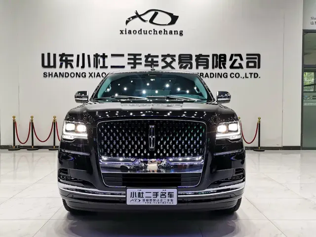 Фотография автомобиля — Lincoln Navigator