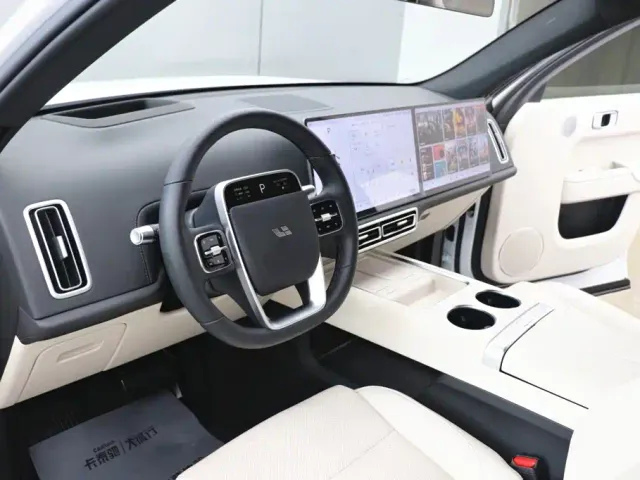 Li Auto L7 — Фото автомобиля 13
