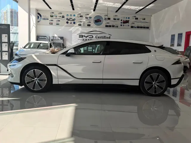 Denza Z9GT — Фото автомобиля 2