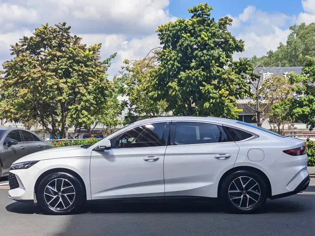BYD Qin L — Фото автомобиля 4