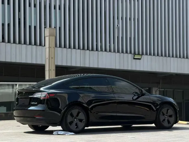 Tesla Model 3 — Фото автомобиля 9
