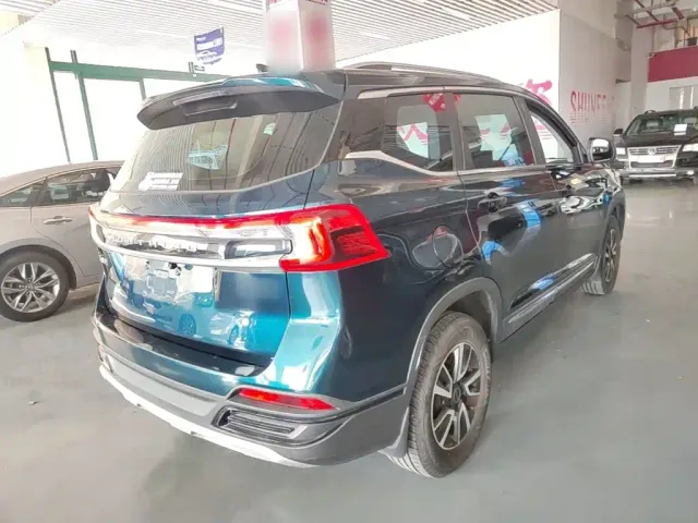 Forthing T5 — Фото автомобиля 6