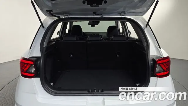 Hyundai Venue — Фото автомобиля 23