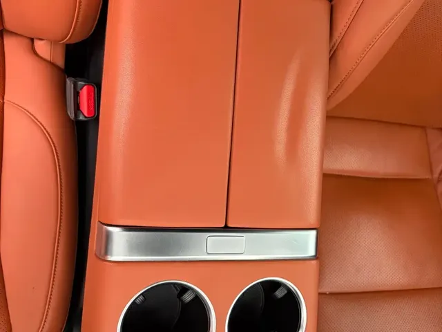 Li Auto L8 — Фото автомобиля 12
