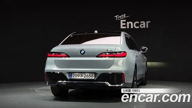 BMW 7-Series 7 серия (G70) 740i sDrive M Sport — Фото автомобиля 4
