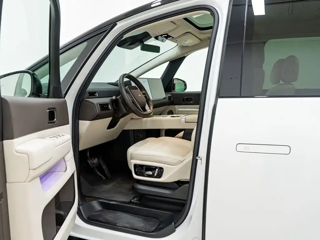 Li Auto Li Auto MEGA 2024 Ultra — Фото автомобиля 17