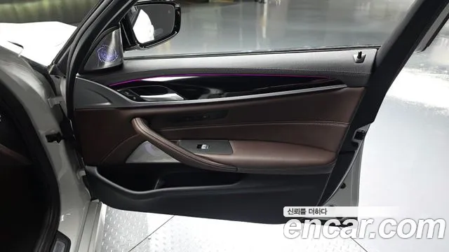 BMW 5 Series G30 — Фото автомобиля 13