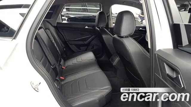 Volkswagen Jetta — Фото автомобиля 4