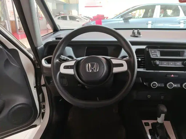 Honda Fit — Фото автомобиля 10