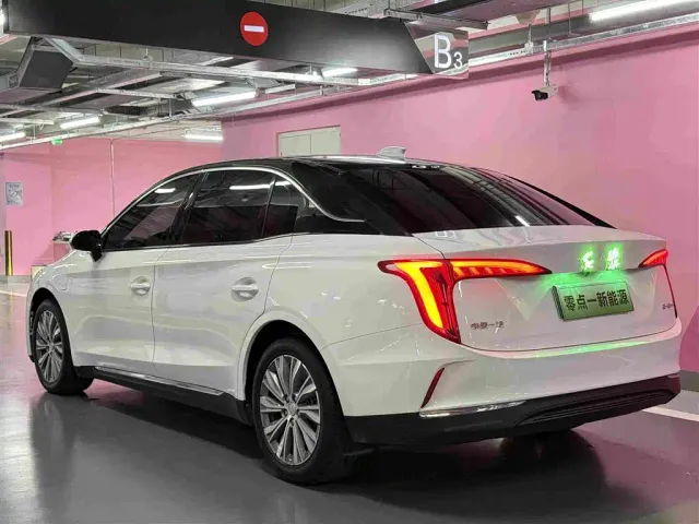 Hongqi E-QM5 — Фото автомобиля 4