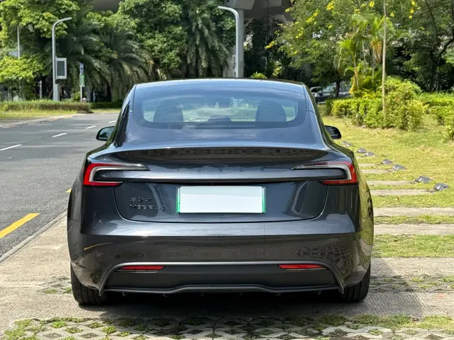 Tesla Model 3 — Фото автомобиля 8