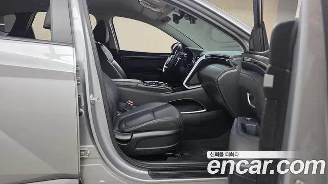 Hyundai Tucson Tucson (NX4) Дизель 2.0 2WD — Фото автомобиля 26
