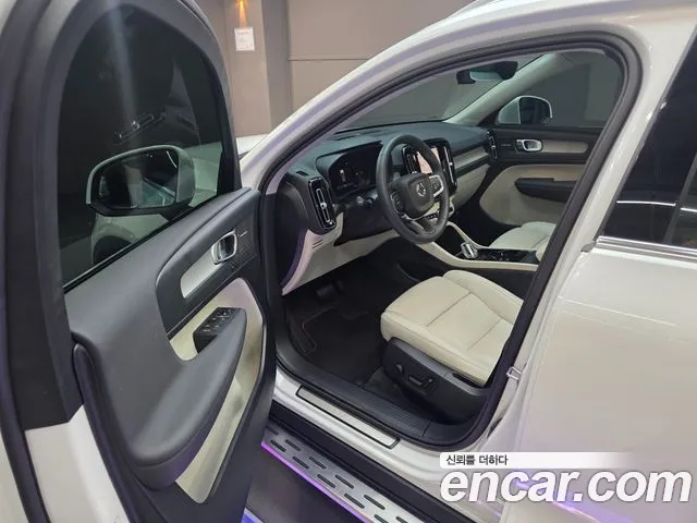 Вольво XC40 B4 Ultra Bright — Фото автомобиля 7