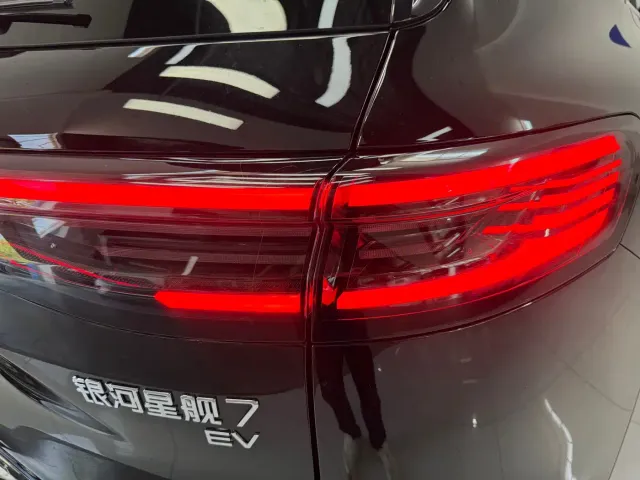 Geely Galaxy Starship 7 EM-i — Фото автомобиля 19